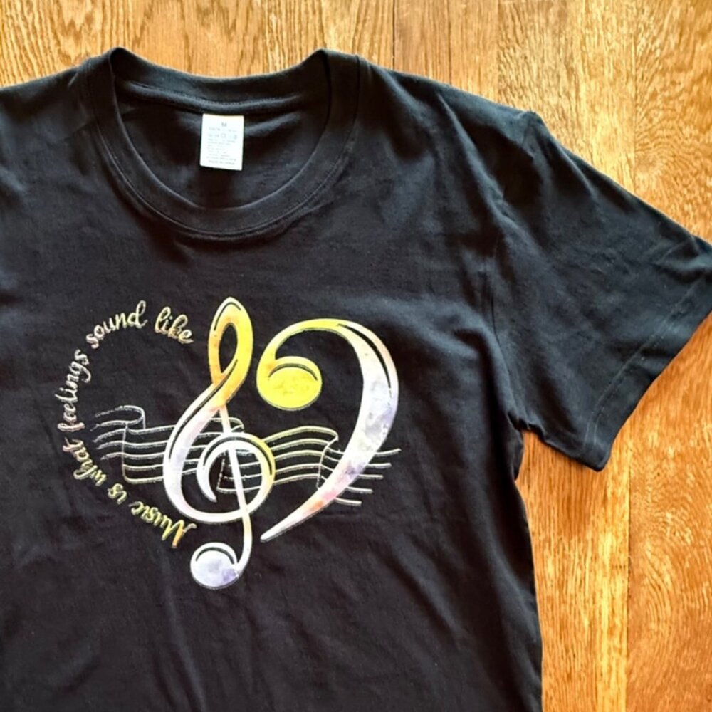 Music Tee Womens Medium Music Is What Feelings Sound Like Heart Cotton - Picture 1 of 7